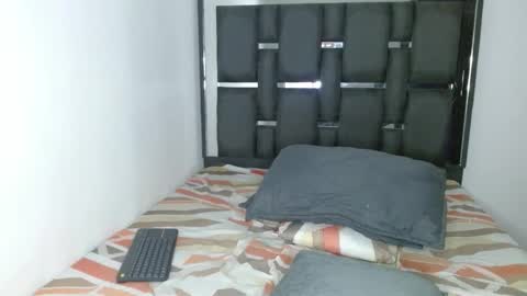 tomaz_18 online show from March 29, 8:21 pm