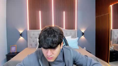 Tommy  online show from October 3, 4:10 am