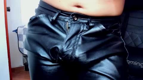 Twitter BreddTommy IG tommy bredd online show from February 26, 8:56 pm