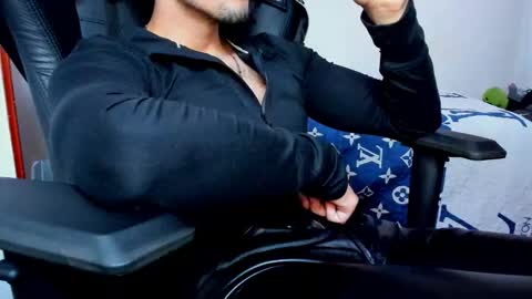 Twitter BreddTommy IG tommy bredd online show from October 24, 7:47 pm