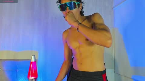 tommyhot7 online show from June 17, 10:59 pm