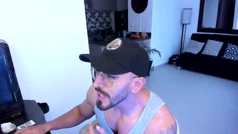 tony muscle1 online show from March 7, 11:05 pm