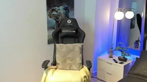 tony_petrov online show from September 21, 7:45 am