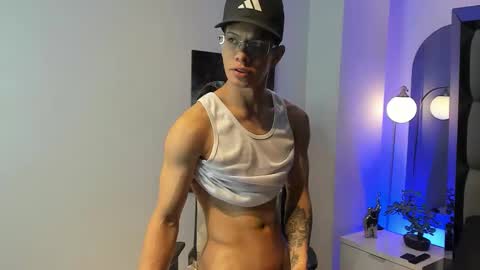 tony_petrov online show from November 7, 4:48 am