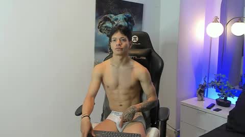 tony_petrov online show from December 3, 3:34 pm