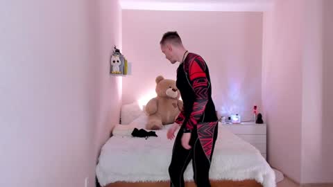 Snapshot of toohornyserj chatting on February 3, 11:05 pm toohornyserj online show from February 3, 11:05 pm