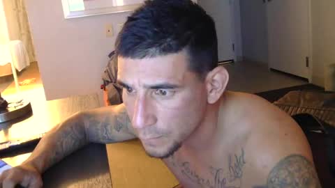 Snapshot of toomuchsmoke chatting on December 7, 10:01 pm toomuchsmoke online show from December 7, 10:01 pm