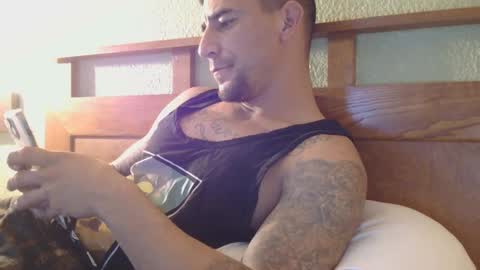 Snapshot of toomuchsmoke chatting on December 23, 5:22 pm toomuchsmoke online show from December 23, 5:22 pm