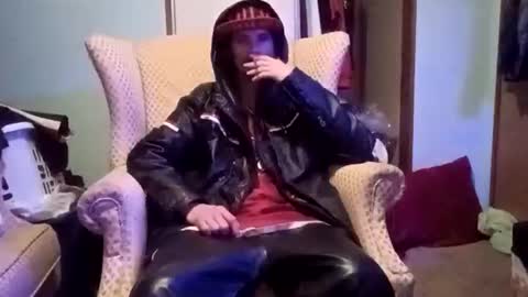 Snapshot of topdogintraining93 chatting on October 22, 10:40 am SagMeOreduceMe online show from October 22, 10:40 am