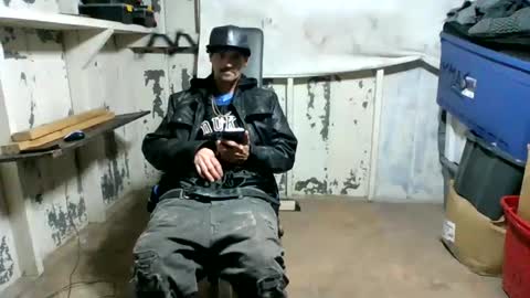 Snapshot of topdogintraining93 chatting on September 13, 2:25 am SagMeOreduceMe online show from September 13, 2:25 am