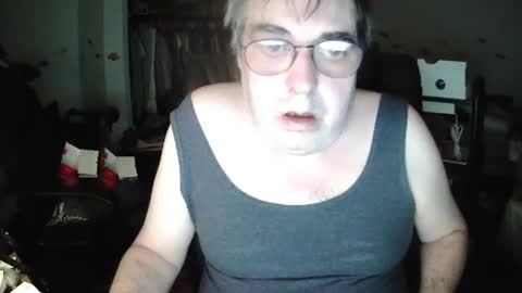 Snapshot of transmtfhello chatting on February 3, 10:32 pm Peter online show from February 3, 10:32 pm