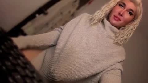 ALMIGHTY GODDESS VALENTINA online show from November 17, 5:04 pm