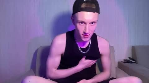 Travis online show from April 21, 9:16 am
