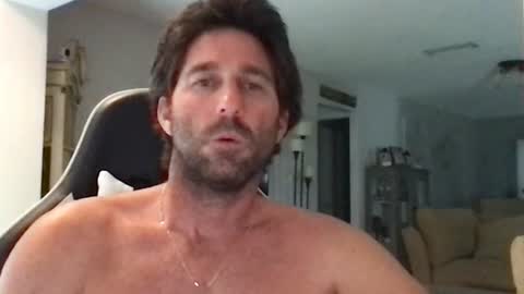 TravisKenn online show from October 29, 6:52 pm