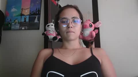 triana_bell online show from May 26, 5:41 pm