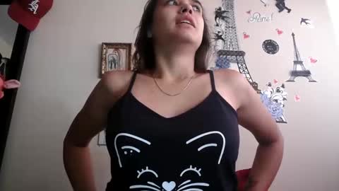 triana_bell online show from May 24, 3:07 pm