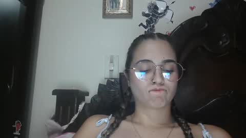 triana_bell online show from February 2, 1:36 am