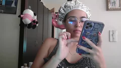 triana_bell online show from May 28, 5:22 pm