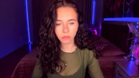 TriciaDaisy online show from July 22, 10:50 am