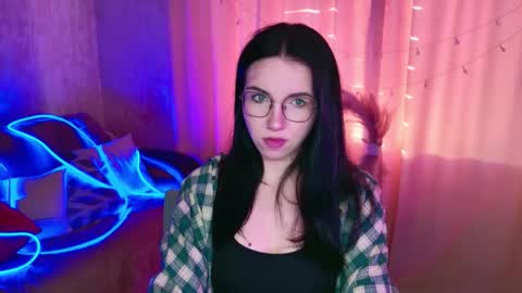 TriciaDaisy online show from April 29, 2:44 pm