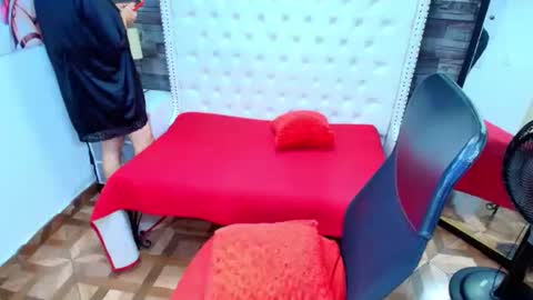 SOFIA online show from May 25, 9:43 pm