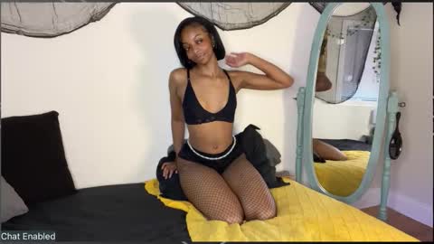 trixie_luv online show from February 3, 9:08 pm