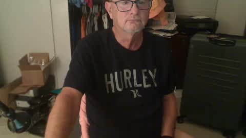 Snapshot of troffer1020 chatting on December 18, 2:53 am Troffer online show from December 18, 2:53 am