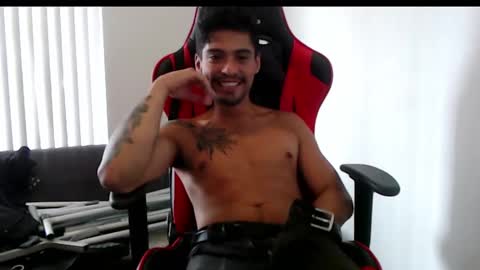 Snapshot of tropicalmadness chatting on February 1, 6:21 am Archie Torres online show from February 1, 6:21 am