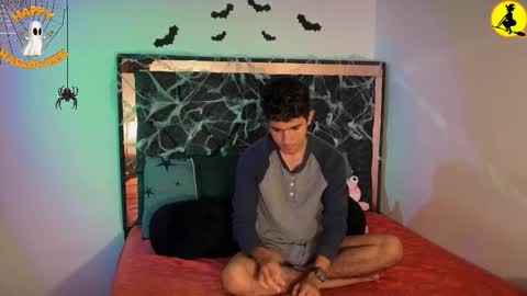 Snapshot of troye_lex chatting on October 20, 2:33 pm troye_lex online show from October 20, 2:33 pm