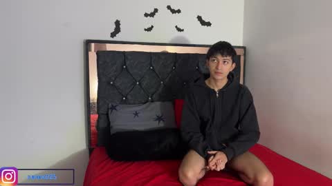 troye_lex online show from November 28, 11:01 pm