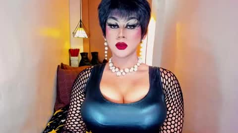 Nicoleeee online show from April 18, 9:15 pm