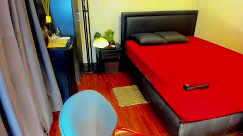 Kylee-  will make your  day  online show from November 27, 3:36 am