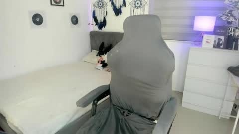 tstoni_talks online show from May 15, 9:44 pm