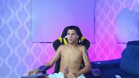 Snapshot of twink_davidx chatting on October 12, 7:27 pm Dani online show from October 12, 7:27 pm