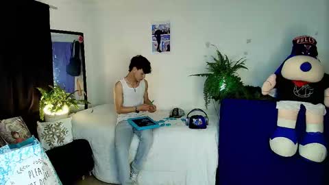 Snapshot of twink_sebas_ chatting on October 17, 3:21 am  Bad boy sebastian  online show from October 17, 3:21 am