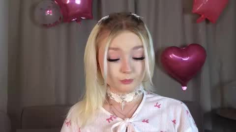 twinklefluff online show from December 3, 4:29 pm