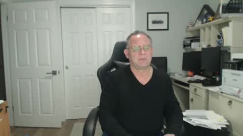 Twopeopleinlove online show from January 6, 11:36 am