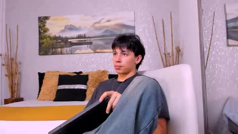 Snapshot of tyler_durtenn chatting on October 25, 3:51 am Tyler online show from October 25, 3:51 am