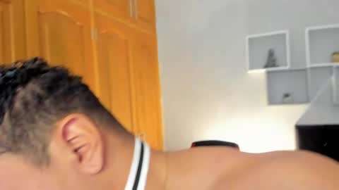 tyler_hank1 online show from May 23, 9:11 pm