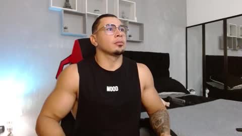 tyler_hank1 online show from November 1, 10:09 pm