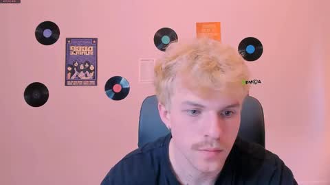 tyler_wolf_ online show from May 8, 9:59 am