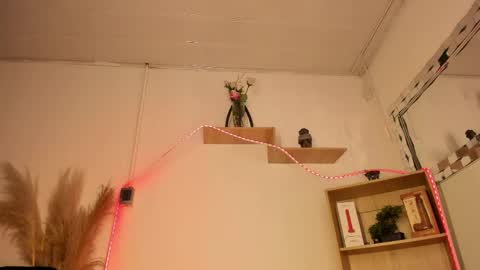 tylla__ online show from May 9, 4:51 am