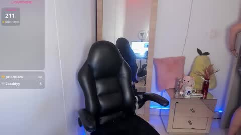 Snapshot of tylor_love chatting on September 29, 10:42 pm tylor_love online show from September 29, 10:42 pm