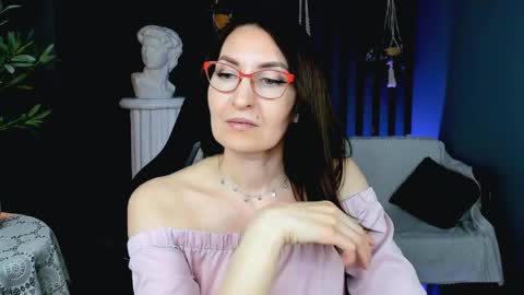 UnaTera online show from May 4, 9:16 am