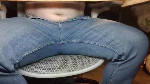 Under the desk online show from December 22, 10:05 pm