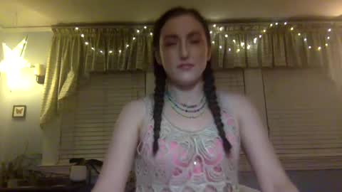 Snapshot of unicornfairy55 chatting on September 21, 1:31 am Lola Moonstone online show from September 21, 1:31 am
