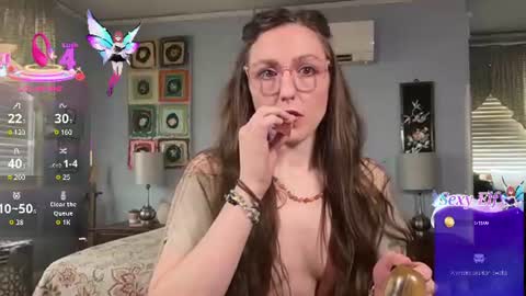 Lola Moonstone online show from June 22, 4:25 pm