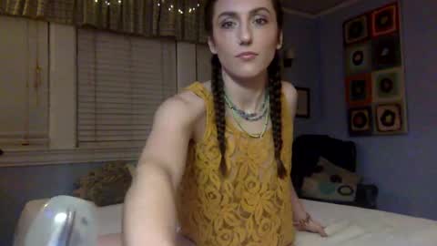 Snapshot of unicornfairy55 chatting on September 27, 3:15 am Lola Moonstone online show from September 27, 3:15 am