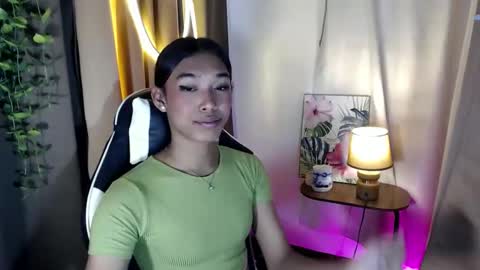 ur_dazzlingmorenaxx online show from November 11, 6:04 am