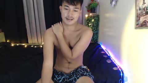 ur_hugechinito online show from March 10, 4:25 pm